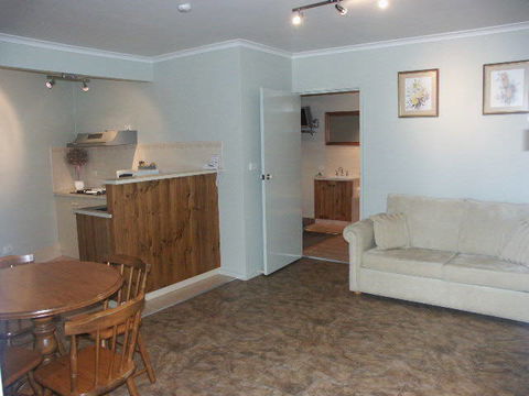 Abbotswood Motor Inn - Accommodation ACT 4