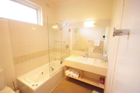 Adelaide Road Motor Lodge - Accommodation ACT 3