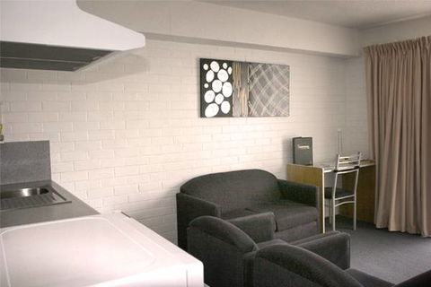 Adina Place Motel Apartments - Accommodation ACT 2