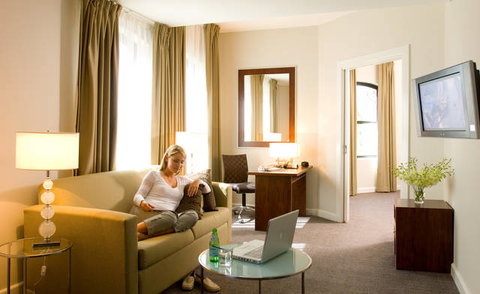 Amora Hotel Riverwalk Melbourne - Accommodation ACT 1