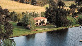 Adelaide Hills Country Cottages - Apple Tree Cottage - Accommodation ACT 3
