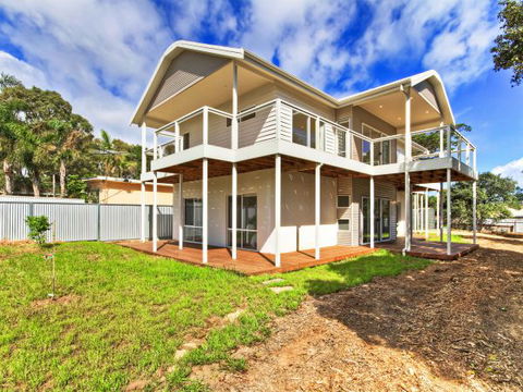 Century 21 Southcoast: White Cedars - Accommodation ACT 0