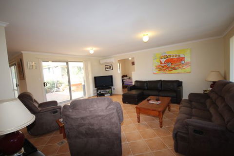 LJ Hooker Goolwa Holiday Rentals - 12 Willmett Road, Goolwa Beach - Accommodation ACT 0