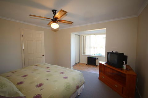 LJ Hooker Goolwa Holiday Rentals - 12 Willmett Road, Goolwa Beach - Accommodation ACT 2
