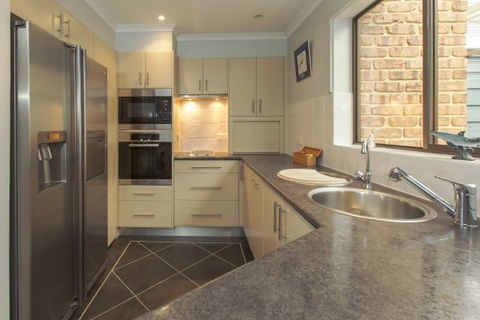 Boston Bay Apartment - Accommodation ACT 3