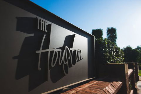 The Houston Wagga - Accommodation ACT 0