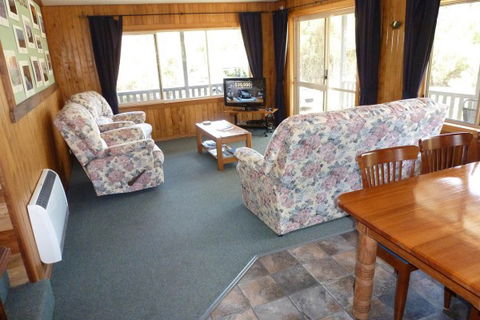 Arties Cottage Accommodation - Accommodation ACT 1