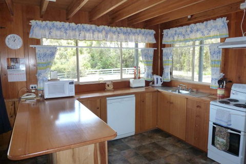 Arties Cottage Accommodation - Accommodation ACT 3