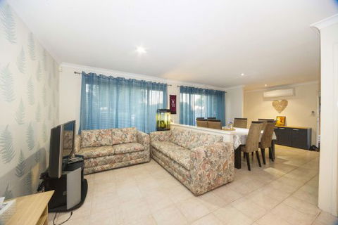 Alpha Homestay - Accommodation ACT 4