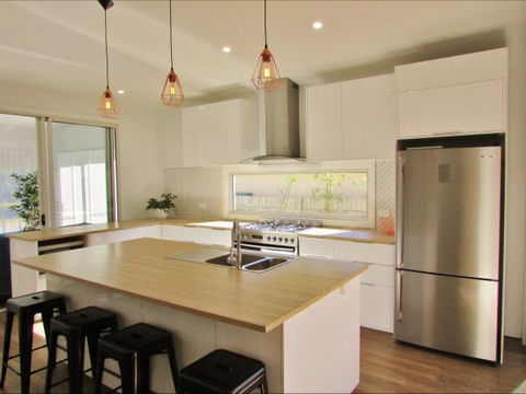 All Decked Out: Lake Conjola - Accommodation ACT 6
