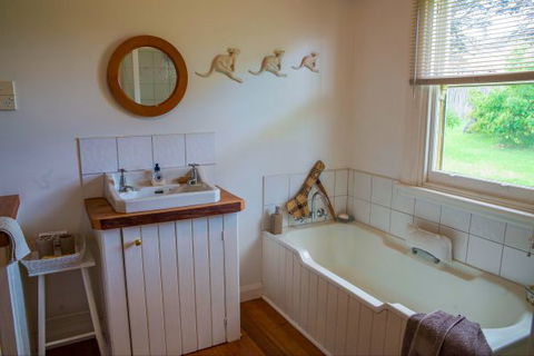 Baileys Lane - Accommodation ACT 7