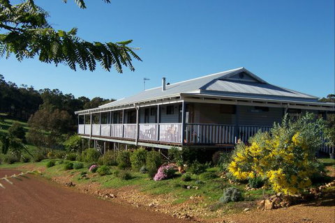 Blue House Bed And Breakfast - Accommodation ACT 0