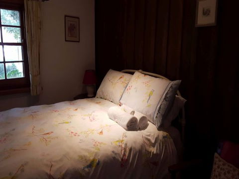 Cameron's Cottage - Accommodation ACT 5