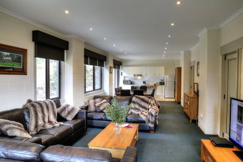 Cedarwood Apartments - Accommodation ACT 0