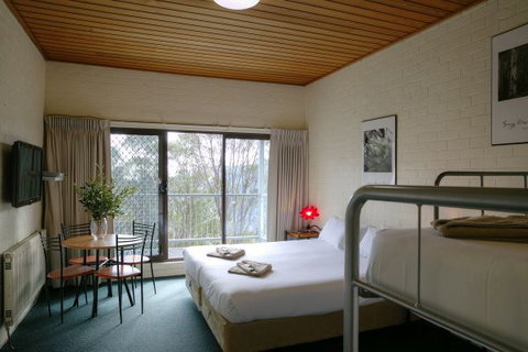Cedarwood Apartments - Accommodation ACT 2