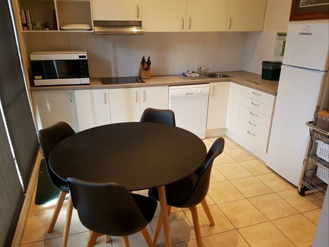 Cedarwood Apartments - Accommodation ACT 6