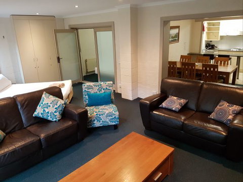 Cedarwood Apartments - Accommodation ACT 8