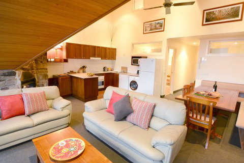 Falls Creek Country Club - Accommodation ACT 3