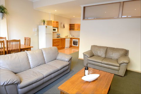Falls Creek Country Club - Accommodation ACT 9