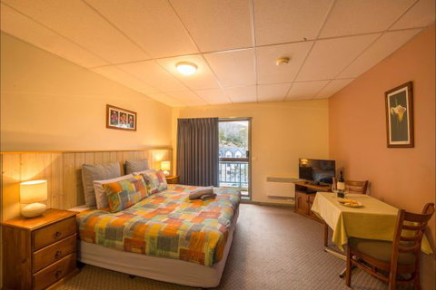 Falls Creek Country Club - Accommodation ACT 8