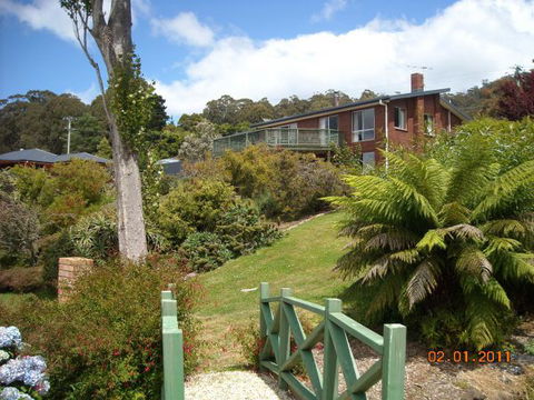 Three Hut Point Waterfront Accommodation - Accommodation ACT 0