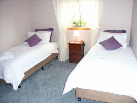 Three Hut Point Waterfront Accommodation - Accommodation ACT 1