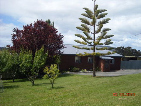 Three Hut Point Waterfront Accommodation - Accommodation ACT 3