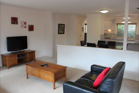 Adelaide Serviced Accommodation - Childers House - Accommodation ACT 0