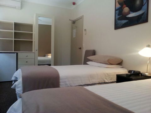 Ashfield Manor - Accommodation ACT 12