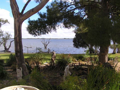 Barmera North Lake Caravan Park - Accommodation ACT 2