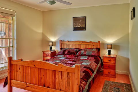 Coach House Hill Cottage - Accommodation ACT 2