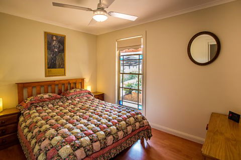 Coach House Hill Cottage - Accommodation ACT 3