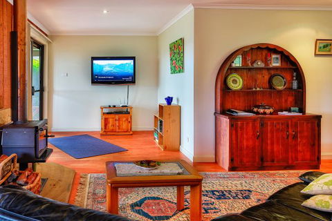 Coach House Hill Cottage - Accommodation ACT 4
