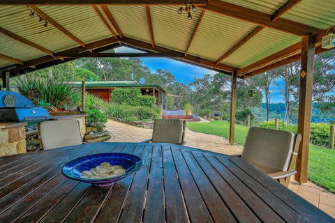 Coach House Hill Cottage - Accommodation ACT 5