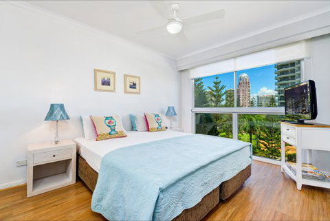Crest Apartments - Accommodation ACT 6