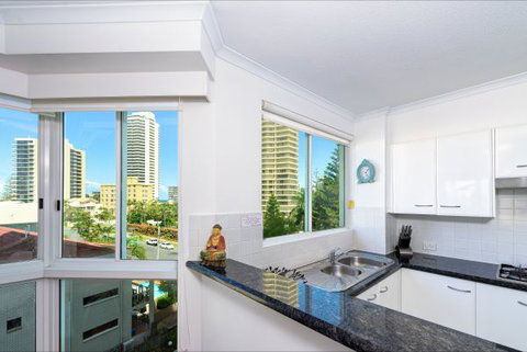 Crest Apartments - Accommodation ACT 9