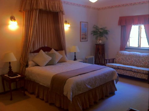 Holberry House - Accommodation ACT 4