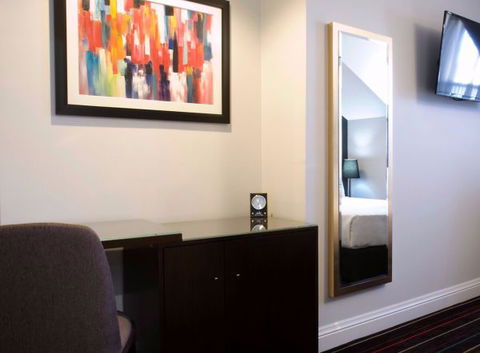 Hotel Challis - Accommodation ACT 7