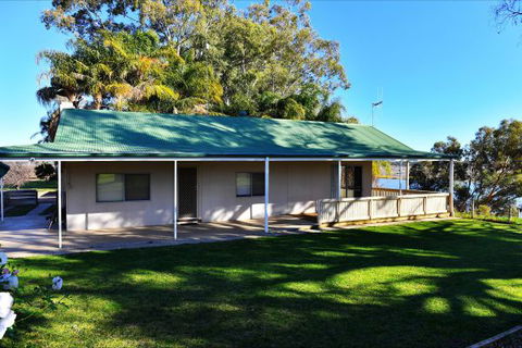 Mundic Waterfront Cottages - Accommodation ACT 1