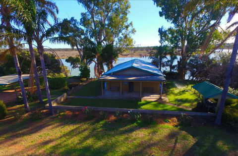 Mundic Waterfront Cottages - Accommodation ACT 2