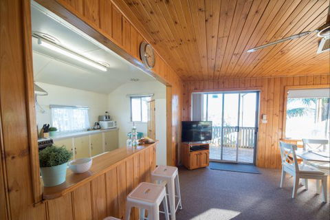Mundic Waterfront Cottages - Accommodation ACT 4
