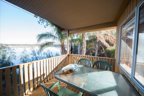 Mundic Waterfront Cottages - Accommodation ACT 5