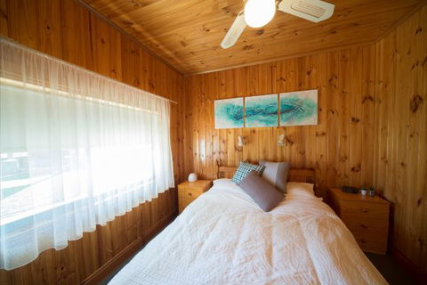 Mundic Waterfront Cottages - Accommodation ACT 7
