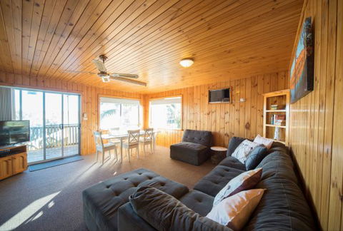 Mundic Waterfront Cottages - Accommodation ACT 8