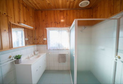 Mundic Waterfront Cottages - Accommodation ACT 9