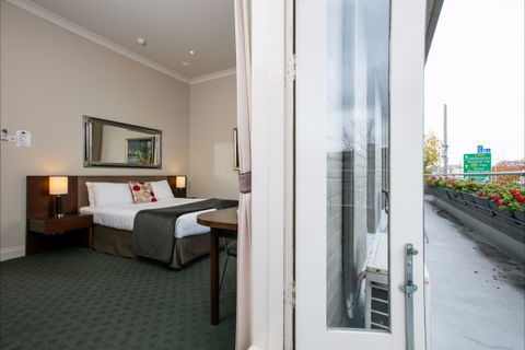 Oscar's Hotel And Cafe Bar - Accommodation ACT 4