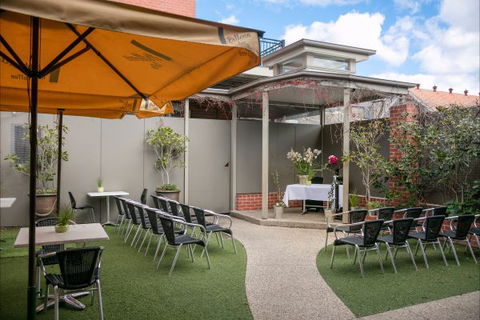 Oscar's Hotel And Cafe Bar - Accommodation ACT 7