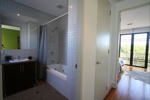 Two Five Zero / Richmond - Accommodation ACT 7