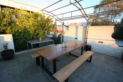 Two Five Zero / Richmond - Accommodation ACT 9