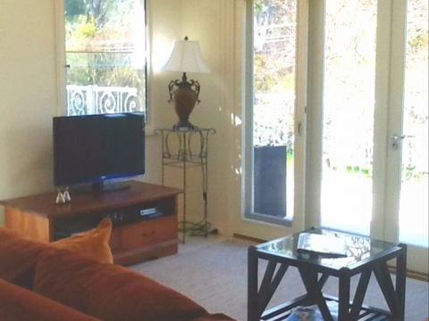 Via Bella Vista - Accommodation ACT 7